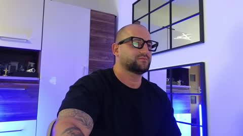 Snapshot of moonjoey chatting on 09/24/25, 01:58 Twitterjoe dominik online show from 09/24/25, 01:58