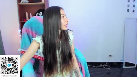 Snapshot of moonlady_ chatting on 12/23/24, 04:22 MOON online show from 12/23/24, 04:22