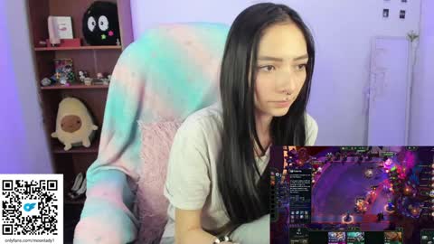 Snapshot of moonlady_ chatting on 01/18/25, 05:20 MOON online show from 01/18/25, 05:20