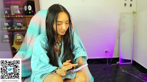 Snapshot of moonlady_ chatting on 01/21/25, 06:33 MOON online show from 01/21/25, 06:33