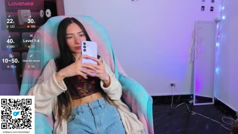 Snapshot of moonlady_ chatting on 01/22/25, 02:15 MOON online show from 01/22/25, 02:15