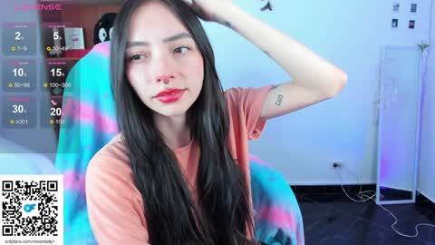 Snapshot of moonlady_ chatting on 01/24/25, 10:19 MOON online show from 01/24/25, 10:19