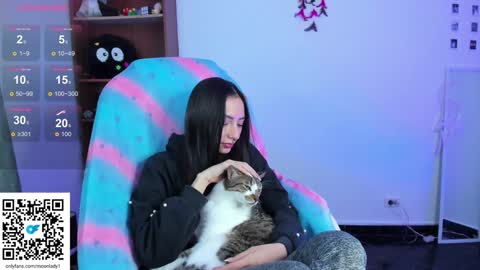 Snapshot of moonlady_ chatting on 01/28/25, 05:00 MOON online show from 01/28/25, 05:00