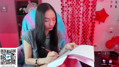 Snapshot of moonlady_ chatting on 02/24/25, 11:19 MOON online show from 02/24/25, 11:19