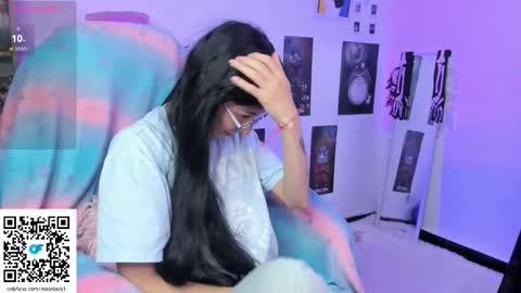 Snapshot of moonlady_ chatting on 10/25/25, 06:10 MOON online show from 10/25/25, 06:10