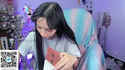 Snapshot of moonlady_ chatting on 11/23/25, 11:48 MOON online show from 11/23/25, 11:48