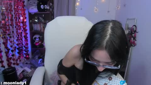 MOON  online show from 05/05/26, 01:57