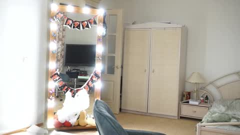 Snapshot of moonlight4u chatting on 10/21/25, 05:30 Jane online show from 10/21/25, 05:30