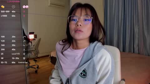 Snapshot of moonlight8_ chatting on 09/18/25, 10:28 LANA online show from 09/18/25, 10:28