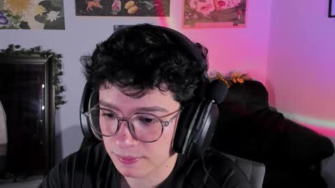 Snapshot of moonlight_baee chatting on 01/08/26, 02:25 Clove online show from 01/08/26, 02:25