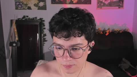 Snapshot of moonlight_baee chatting on 04/03/26, 05:27 Clove online show from 04/03/26, 05:27