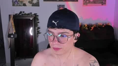 Snapshot of moonlight_baee chatting on 04/09/26, 05:29 Clove online show from 04/09/26, 05:29