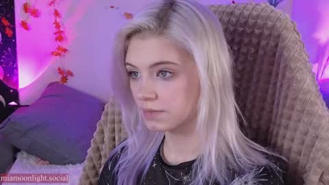 Snapshot of moonlight_mia chatting on 12/04/24, 05:22 Mia online show from 12/04/24, 05:22