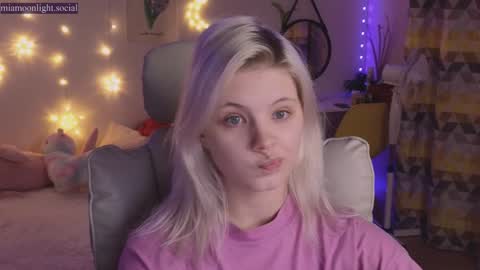 Snapshot of moonlight_mia chatting on 12/24/24, 05:02 Mia online show from 12/24/24, 05:02