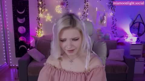 Snapshot of moonlight_mia chatting on 03/08/25, 05:11 Mia online show from 03/08/25, 05:11