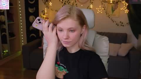 Snapshot of moonlight_mia chatting on 03/25/26, 06:47 Mia online show from 03/25/26, 06:47