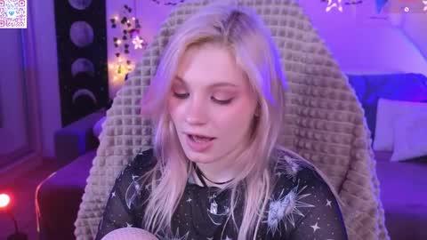 Snapshot of moonlight_mia chatting on 04/10/26, 06:01 Mia online show from 04/10/26, 06:01