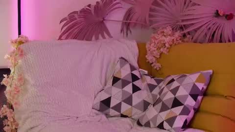 moonliora online show from 02/08/26, 06:11