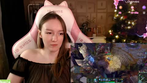 Snapshot of moonlish_siren chatting on 01/12/25, 09:40 Katrin online show from 01/12/25, 09:40