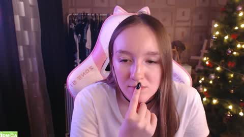 Snapshot of moonlish_siren chatting on 01/31/25, 11:56 Katrin online show from 01/31/25, 11:56