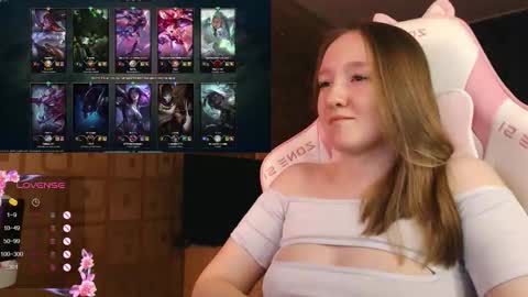 Snapshot of moonlish_siren chatting on 09/20/25, 09:27 Katrin online show from 09/20/25, 09:27