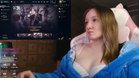 Snapshot of moonlish_siren chatting on 09/21/25, 09:05 Katrin online show from 09/21/25, 09:05