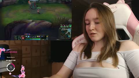 Snapshot of moonlish_siren chatting on 10/04/25, 07:12 Katrin online show from 10/04/25, 07:12