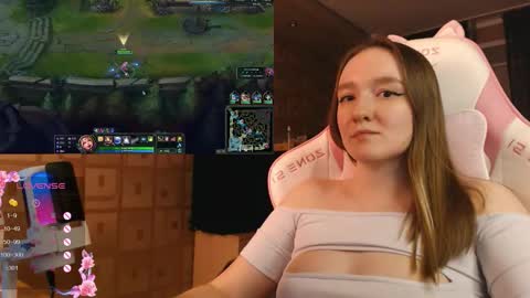 Snapshot of moonlish_siren chatting on 10/20/25, 09:15 Katrin online show from 10/20/25, 09:15