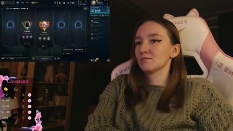 Snapshot of moonlish_siren chatting on 11/02/25, 08:00 Katrin online show from 11/02/25, 08:00