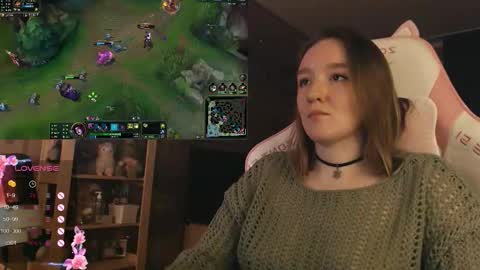 Snapshot of moonlish_siren chatting on 11/06/25, 09:15 Katrin online show from 11/06/25, 09:15