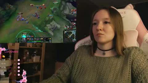 Snapshot of moonlish_siren chatting on 11/18/25, 09:30 Katrin online show from 11/18/25, 09:30