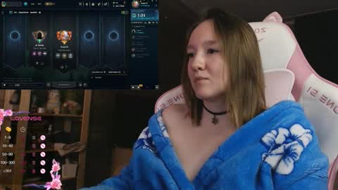 Snapshot of moonlish_siren chatting on 11/21/25, 06:06 Katrin online show from 11/21/25, 06:06