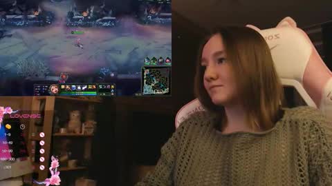 Snapshot of moonlish_siren chatting on 12/05/25, 07:54 Katrin online show from 12/05/25, 07:54