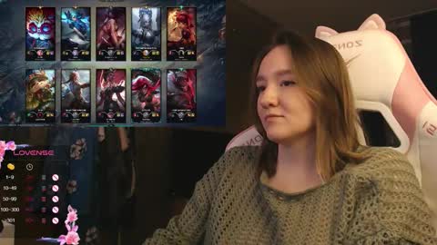 Snapshot of moonlish_siren chatting on 12/20/25, 09:22 Katrin online show from 12/20/25, 09:22