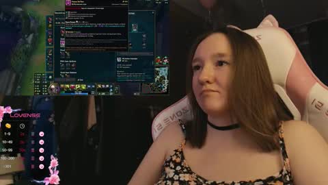 Snapshot of moonlish_siren chatting on 01/12/26, 09:42 Katrin online show from 01/12/26, 09:42