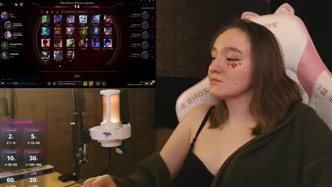 Snapshot of moonlish_siren chatting on 02/14/26, 09:44 Katrin online show from 02/14/26, 09:44