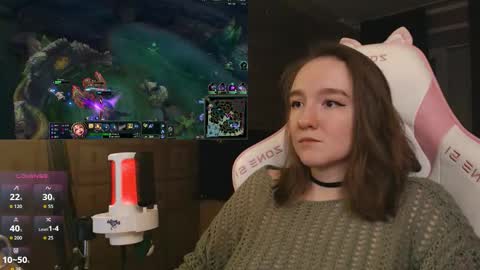 Snapshot of moonlish_siren chatting on 02/19/26, 08:49 Katrin online show from 02/19/26, 08:49