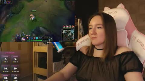 Snapshot of moonlish_siren chatting on 03/03/26, 09:31 Katrin online show from 03/03/26, 09:31