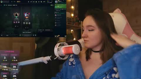 Snapshot of moonlish_siren chatting on 03/08/26, 06:44 Katrin online show from 03/08/26, 06:44