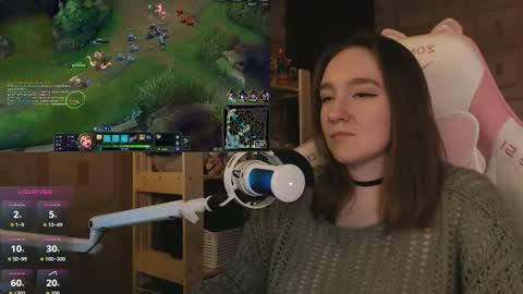 Snapshot of moonlish_siren chatting on 03/19/26, 07:40 Katrin online show from 03/19/26, 07:40