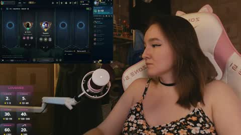 Snapshot of moonlish_siren chatting on 04/03/26, 09:13 Katrin online show from 04/03/26, 09:13