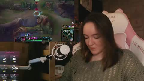 Snapshot of moonlish_siren chatting on 04/08/26, 10:43 Katrin online show from 04/08/26, 10:43