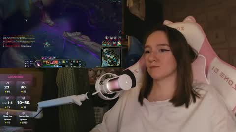 Snapshot of moonlish_siren chatting on 04/09/26, 10:37 Katrin online show from 04/09/26, 10:37