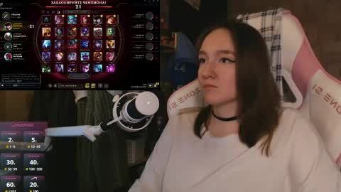 Snapshot of moonlish_siren chatting on 04/12/26, 10:04 Katrin online show from 04/12/26, 10:04