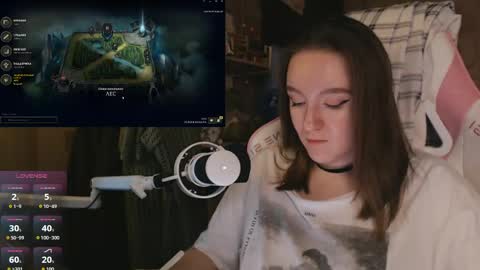 Snapshot of moonlish_siren chatting on 04/14/26, 09:21 Katrin online show from 04/14/26, 09:21