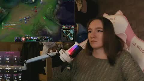 Snapshot of moonlish_siren chatting on 04/25/26, 07:33 Katrin online show from 04/25/26, 07:33