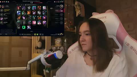 Snapshot of moonlish_siren chatting on 05/15/26, 09:00 Katrin online show from 05/15/26, 09:00
