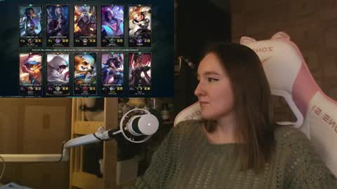Snapshot of moonlish_siren chatting on 05/18/26, 09:09 Katrin online show from 05/18/26, 09:09