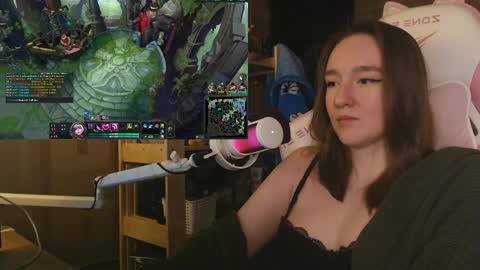 Snapshot of moonlish_siren chatting on 05/30/26, 09:56 Katrin online show from 05/30/26, 09:56