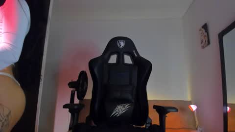 Snapshot of moonmadison chatting on 03/21/26, 08:19 Madison online show from 03/21/26, 08:19